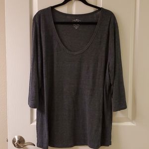 Heathered 3/4 sleeve t-shirt.